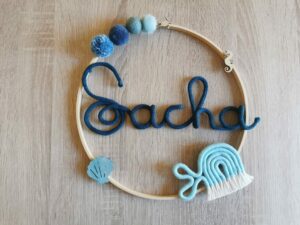 Prénom en tricotin avec animal en macramé